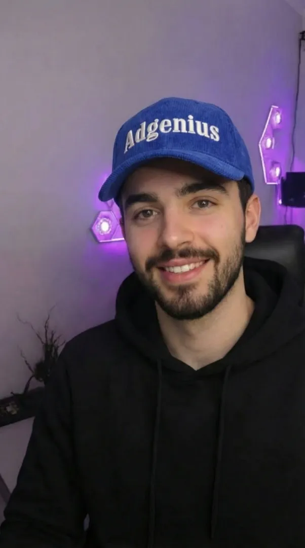 Actor generado por IA sosteniendo y presentando un producto naturalmente